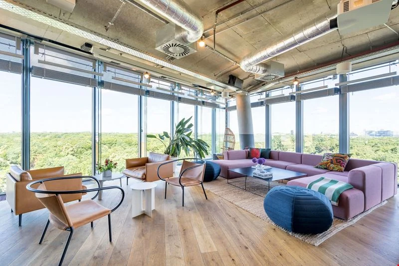 Conferly Berlin office lounge with floor-to-ceiling views over the city